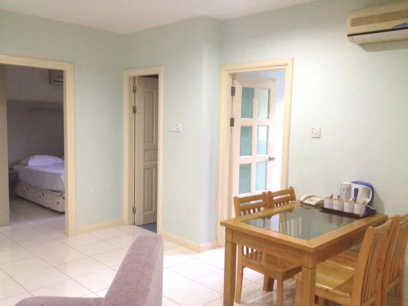 2 Queen Bedroom + Living Room