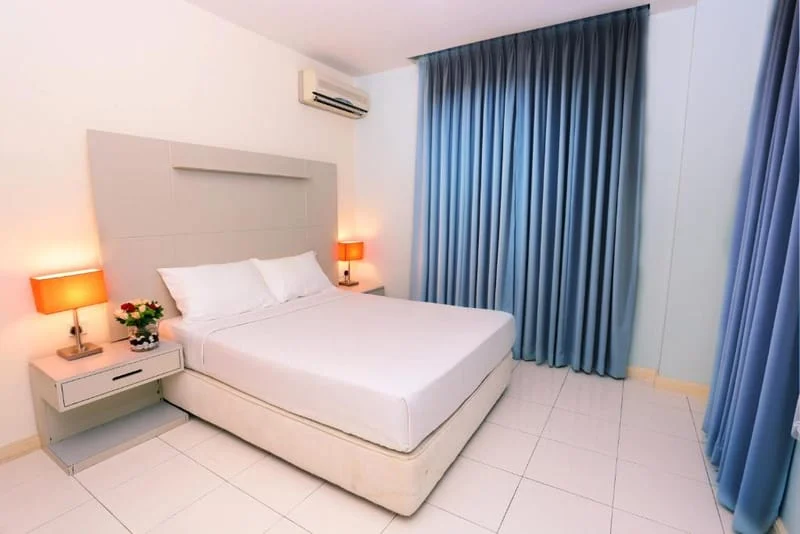 2 Queen Bedroom + Living Room