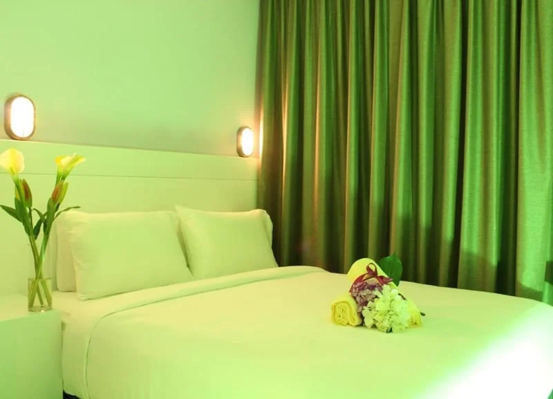 1 Single Bed + 1 Queen Bed + 2 Double Beds