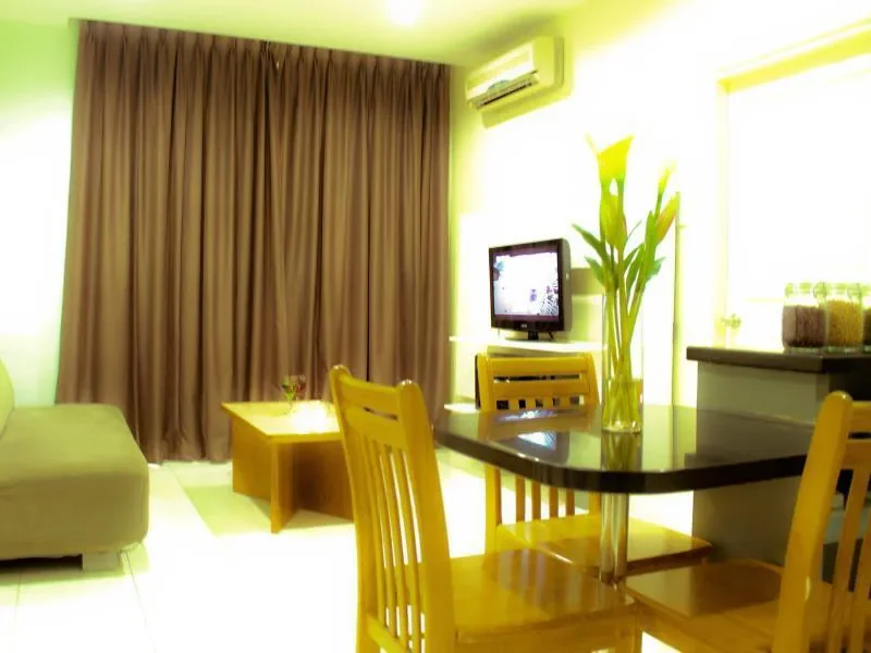  2 Queen Bedroom + 2 Single Bed + Living Room